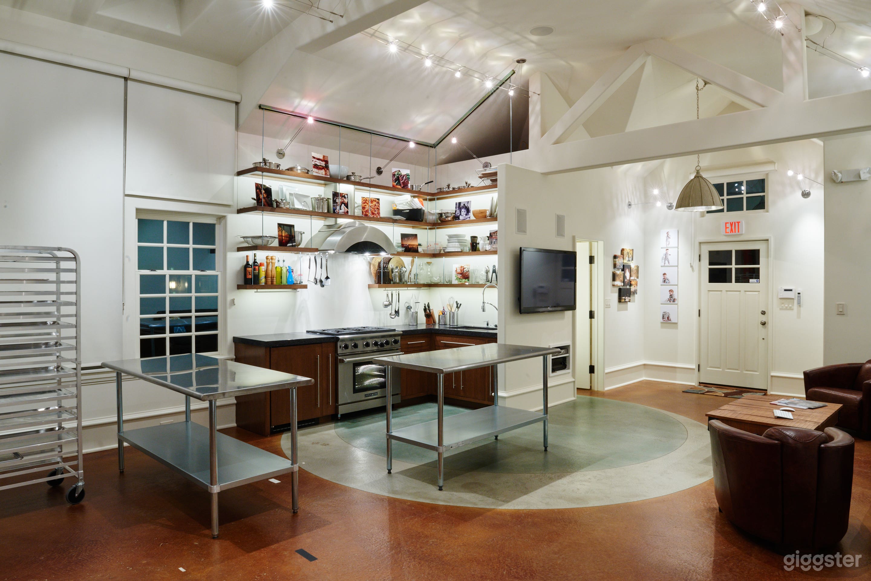 Bright Natural Light Photography Studio in Downtown Media Photo 2
