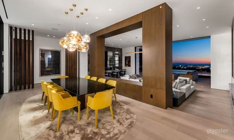  MONOCHROME MASTERPIECE WITH OCEAN HORIZON 