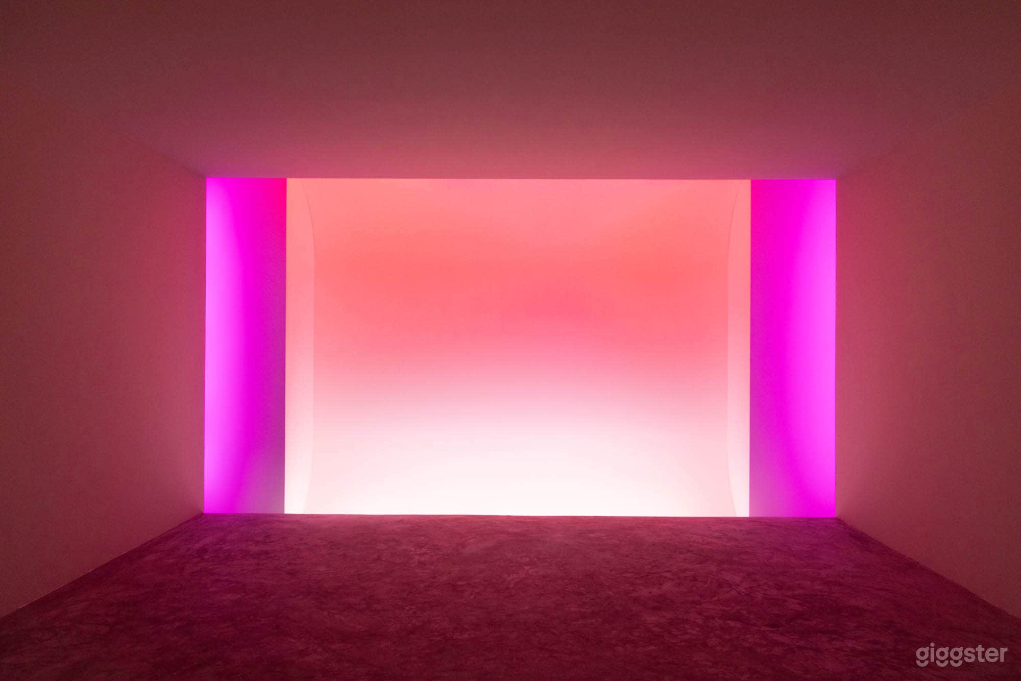 Lightbox Stage w/Colored Lights Photo 4