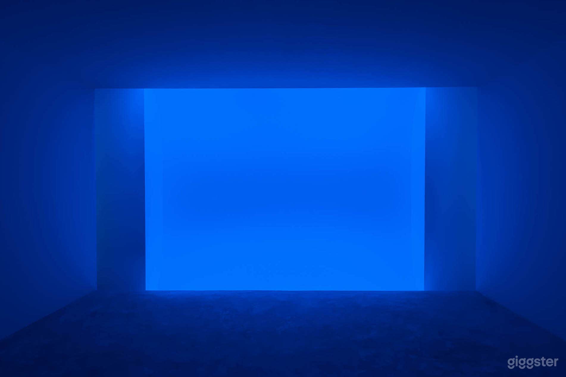 Lightbox Stage w/Colored Lights Photo 3