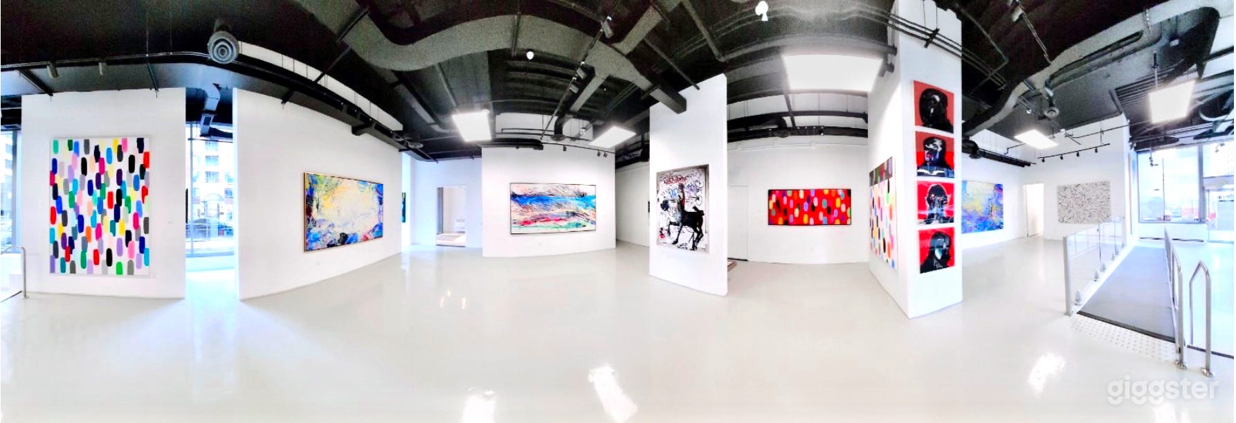 Sleek, Contemporary Art Gallery in Toronto Photo 2