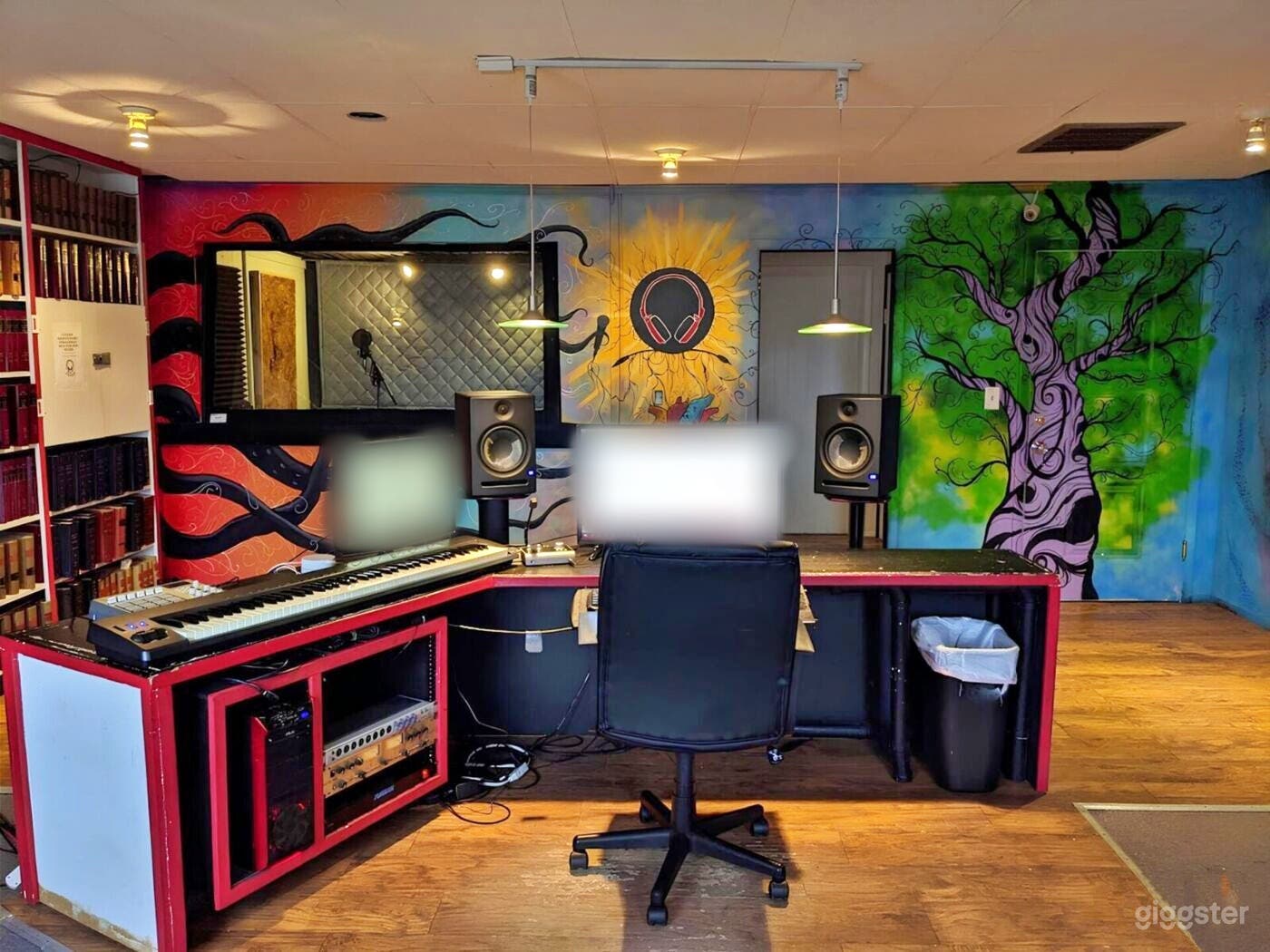 Vibrant Soundscape Studio in Aurora (Buyout) Photo 4