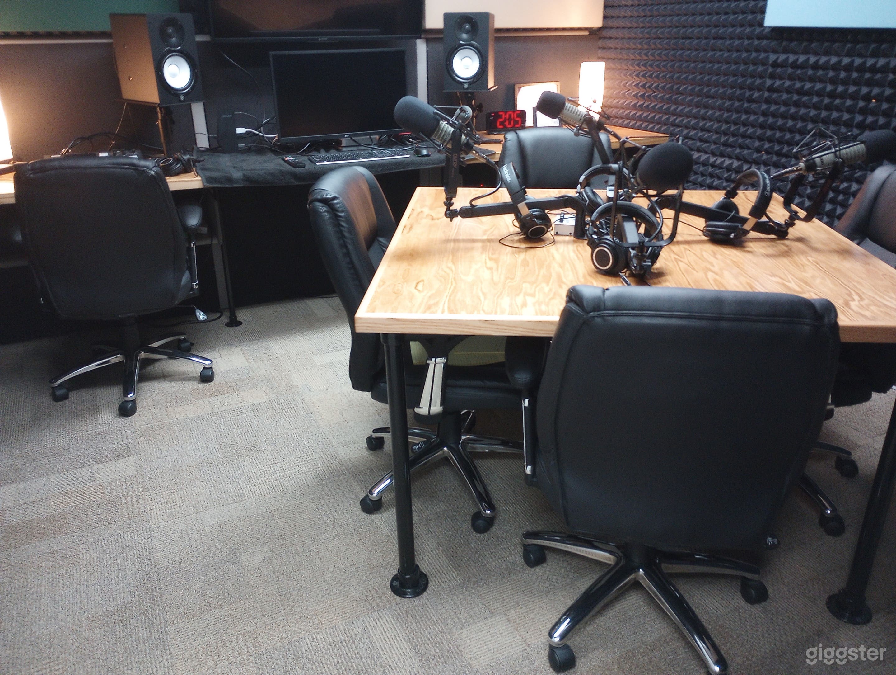 Professional podcast studio with audio engineer included! Just invite your guest and we do the rest!