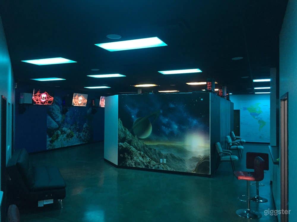 A Big Arcade Space with High Tech Equipment in Downtown Photo 1