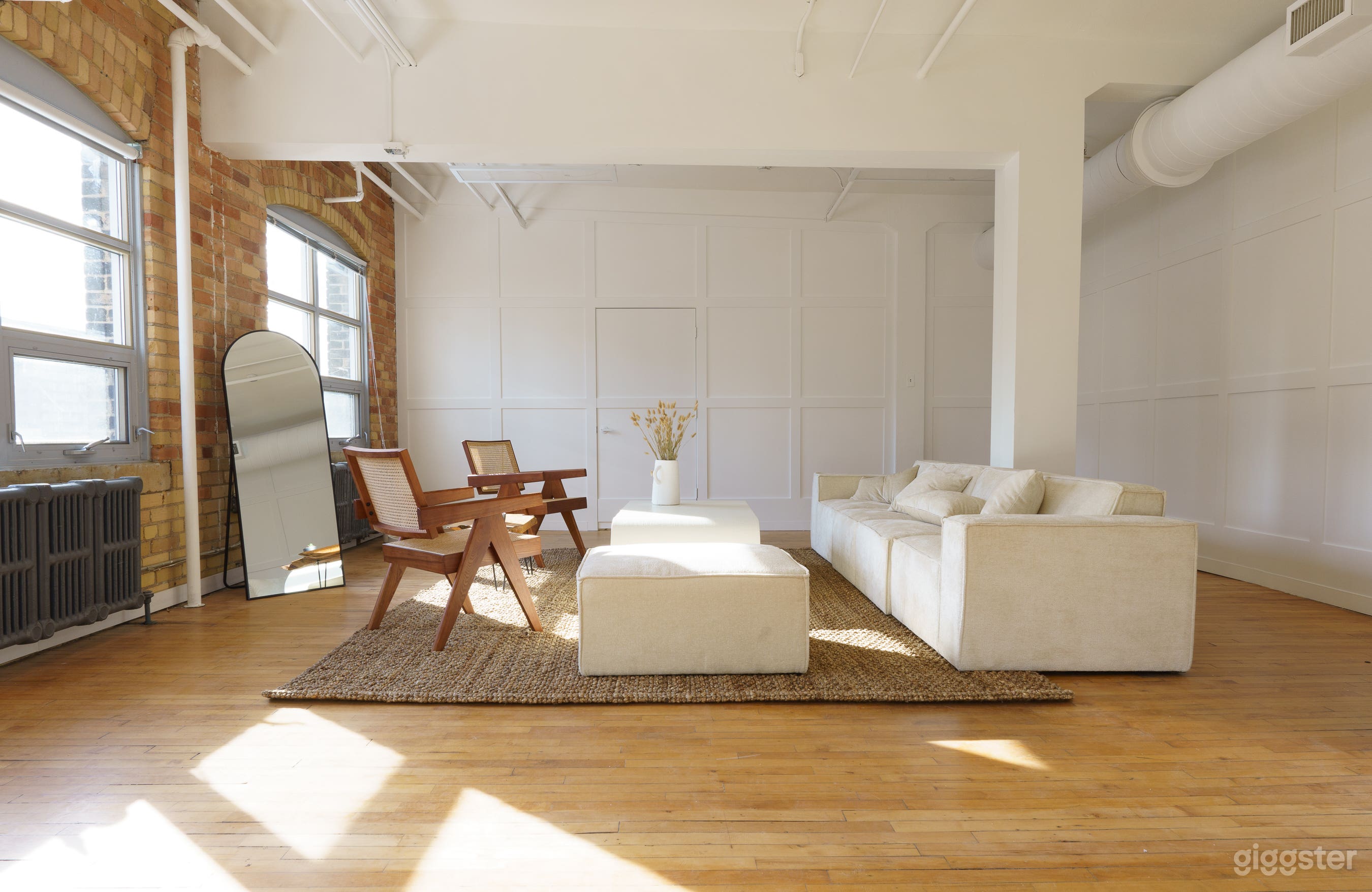 Brick-and-Beam Space with CN Tower Views Photo 1