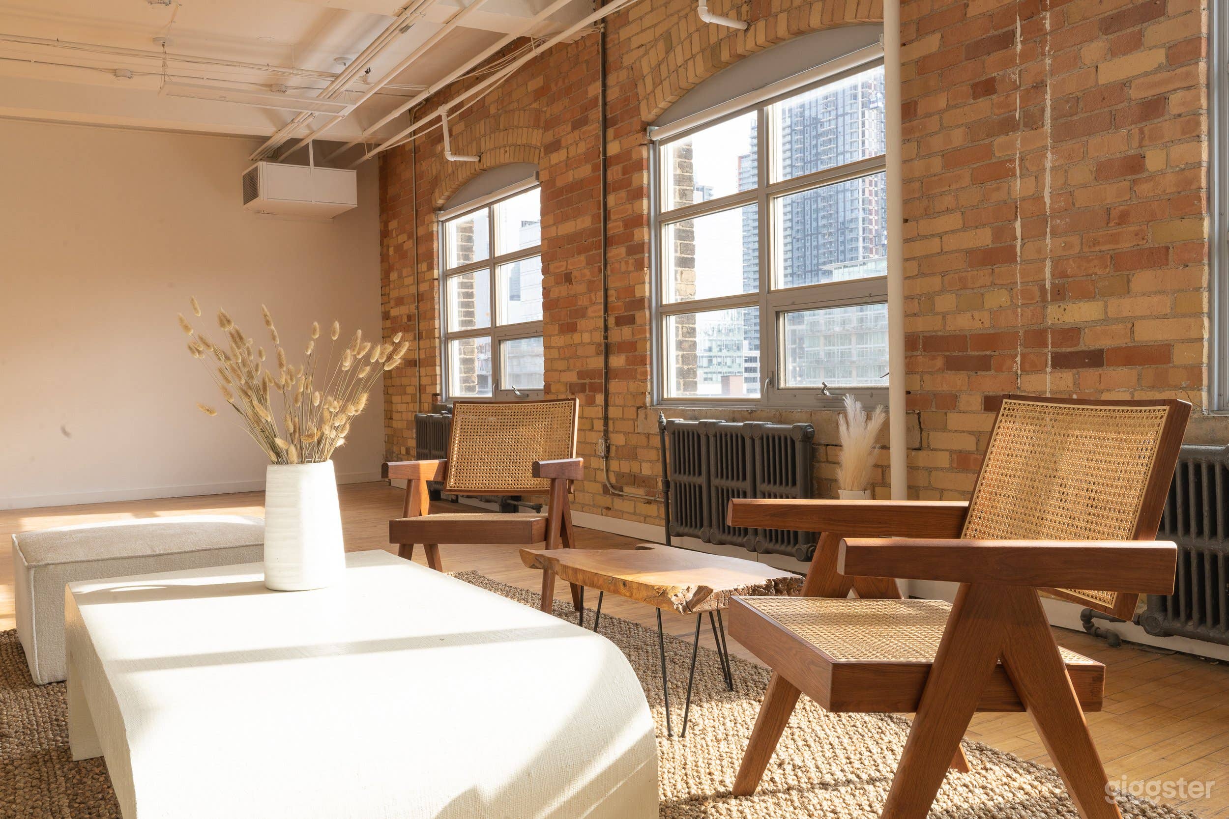 Brick-and-Beam Space with CN Tower Views Photo 2