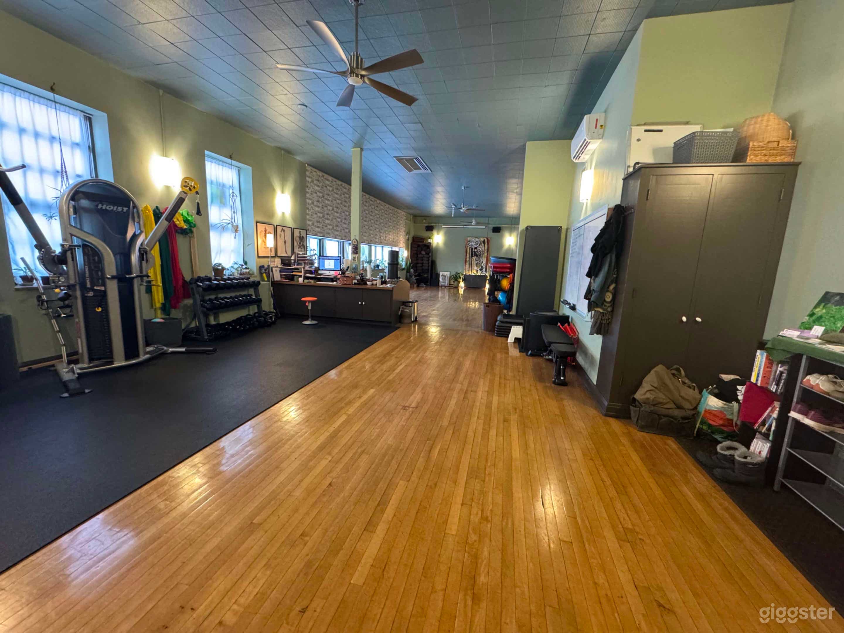 Serene Wellness Studio with Gym & Sunset Views Photo 4