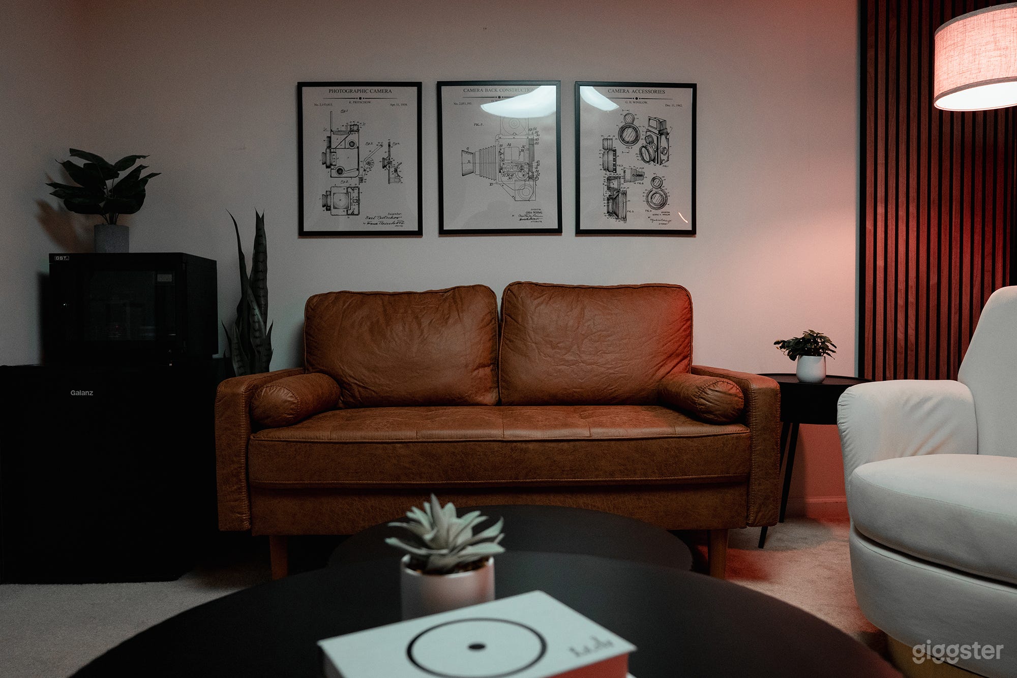 Podcast &amp; Content Creators - Modest Home Studio Photo 4