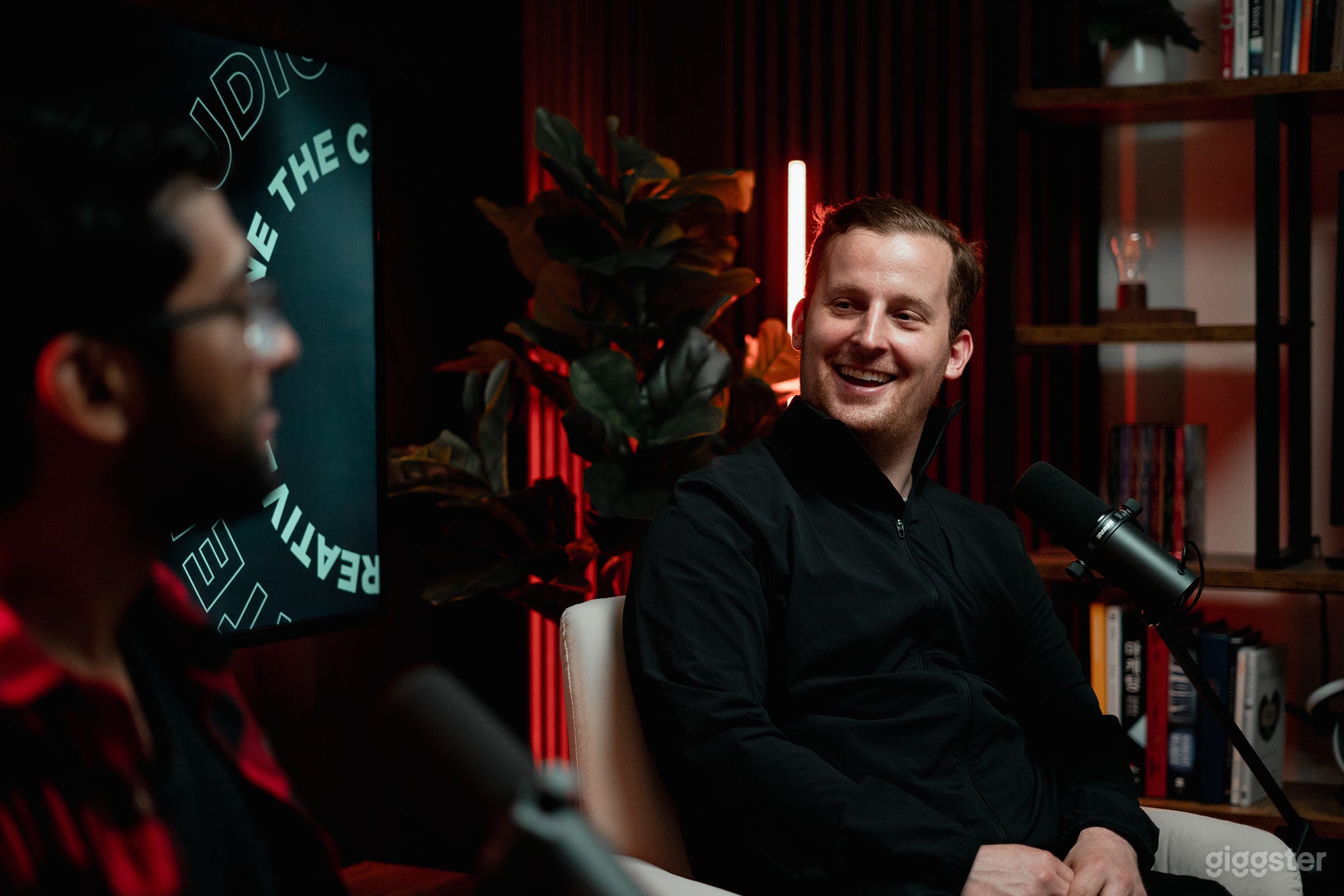 Podcast &amp; Content Creators - Modest Home Studio Photo 2