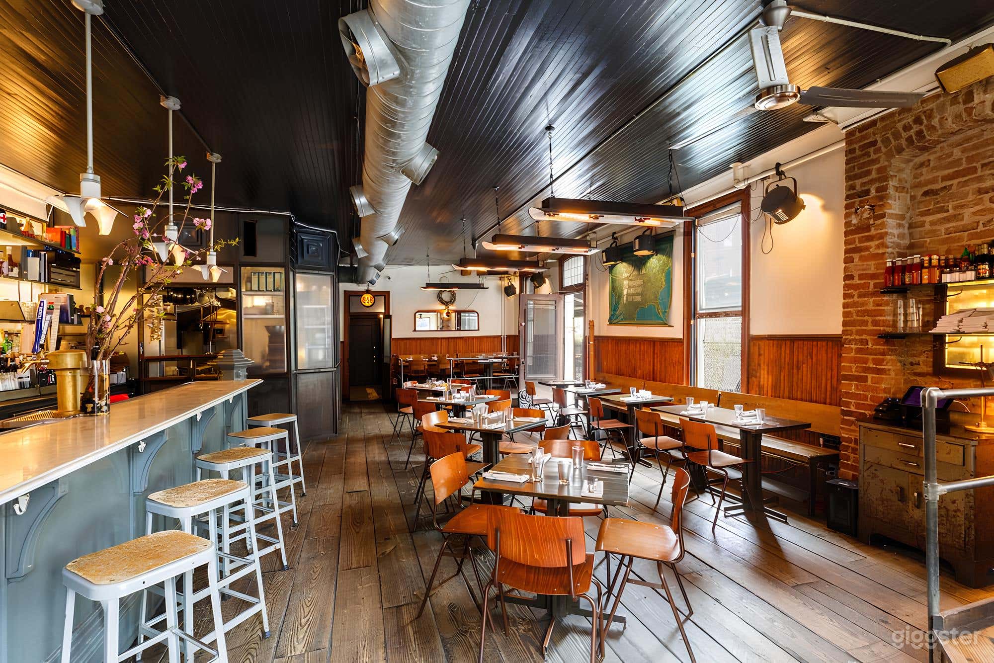 Classic Restaurant & Bar with Williamsburg Charm (Buyout) Photo 3