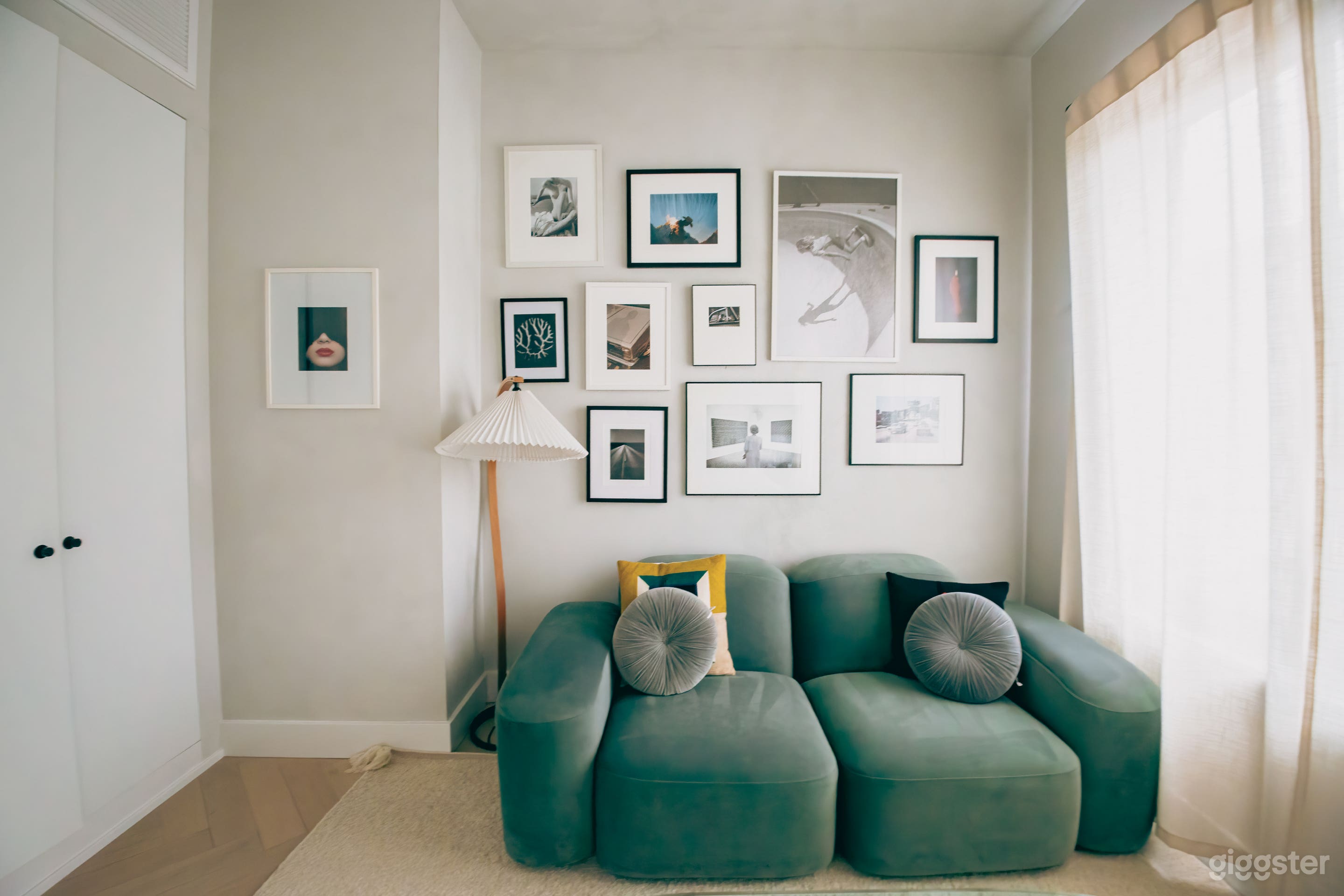 Sophisticated Studio, Sleek Marble, Modern Details Photo 2