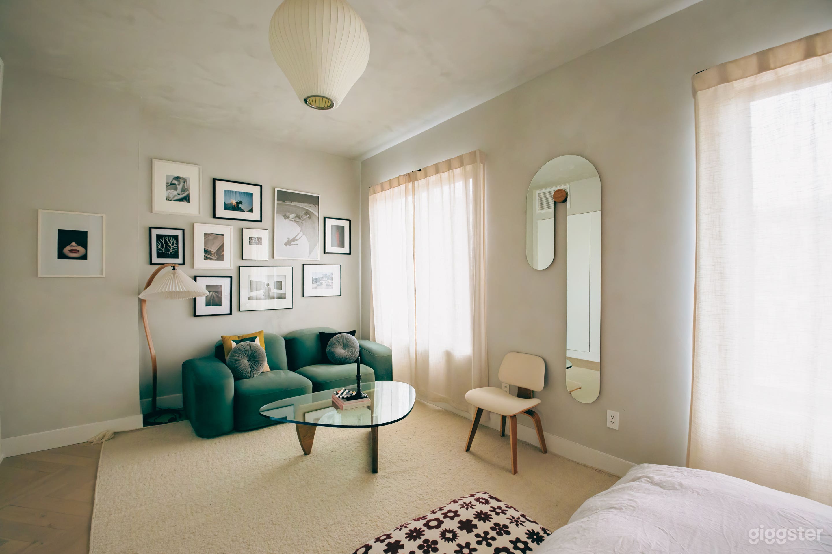 Sophisticated Studio, Sleek Marble, Modern Details Photo 4