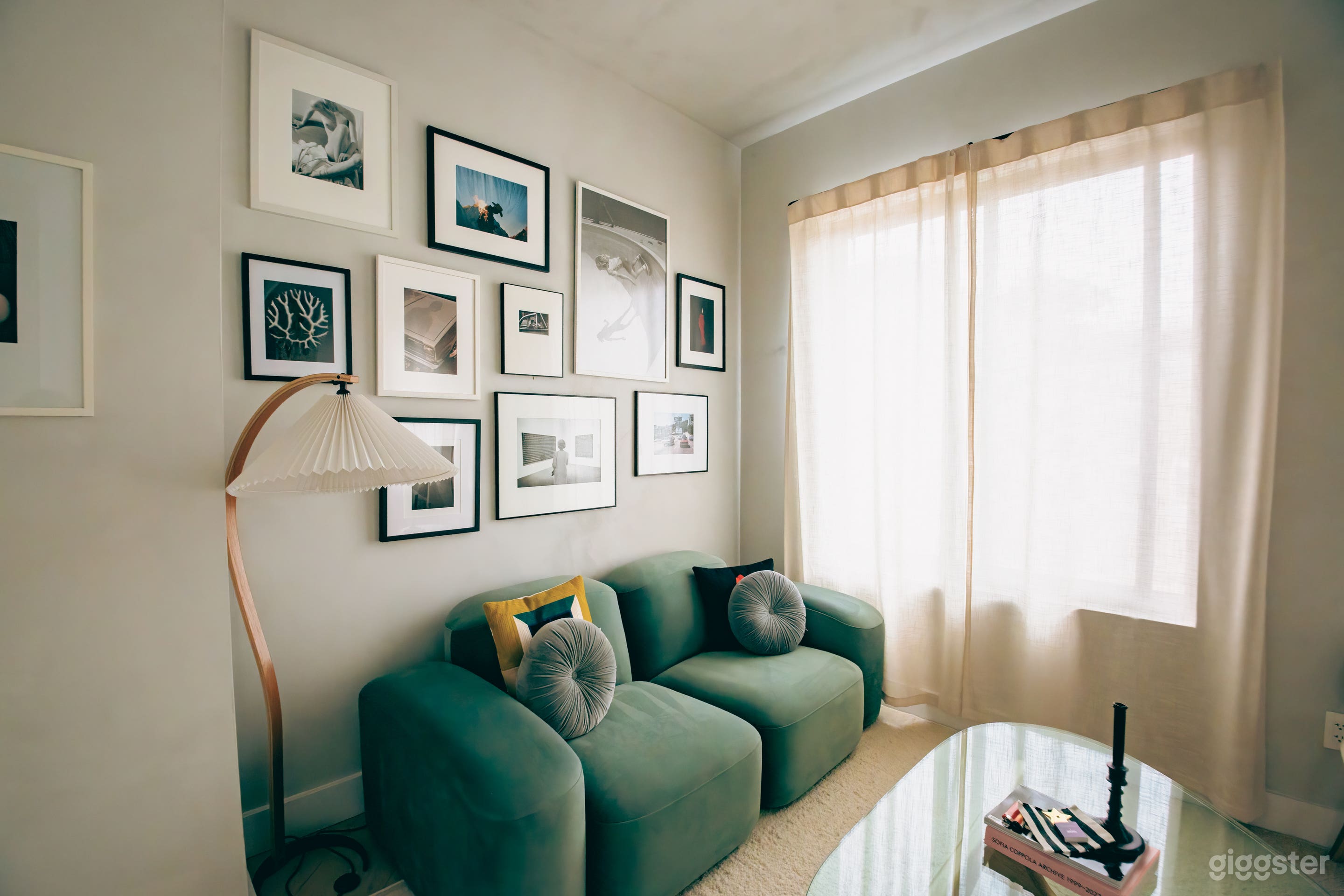 Sophisticated Studio, Sleek Marble, Modern Details Photo 3