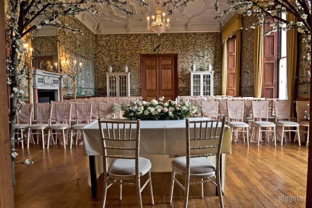 Fascinating Drawing Room in Stafford Photo 4