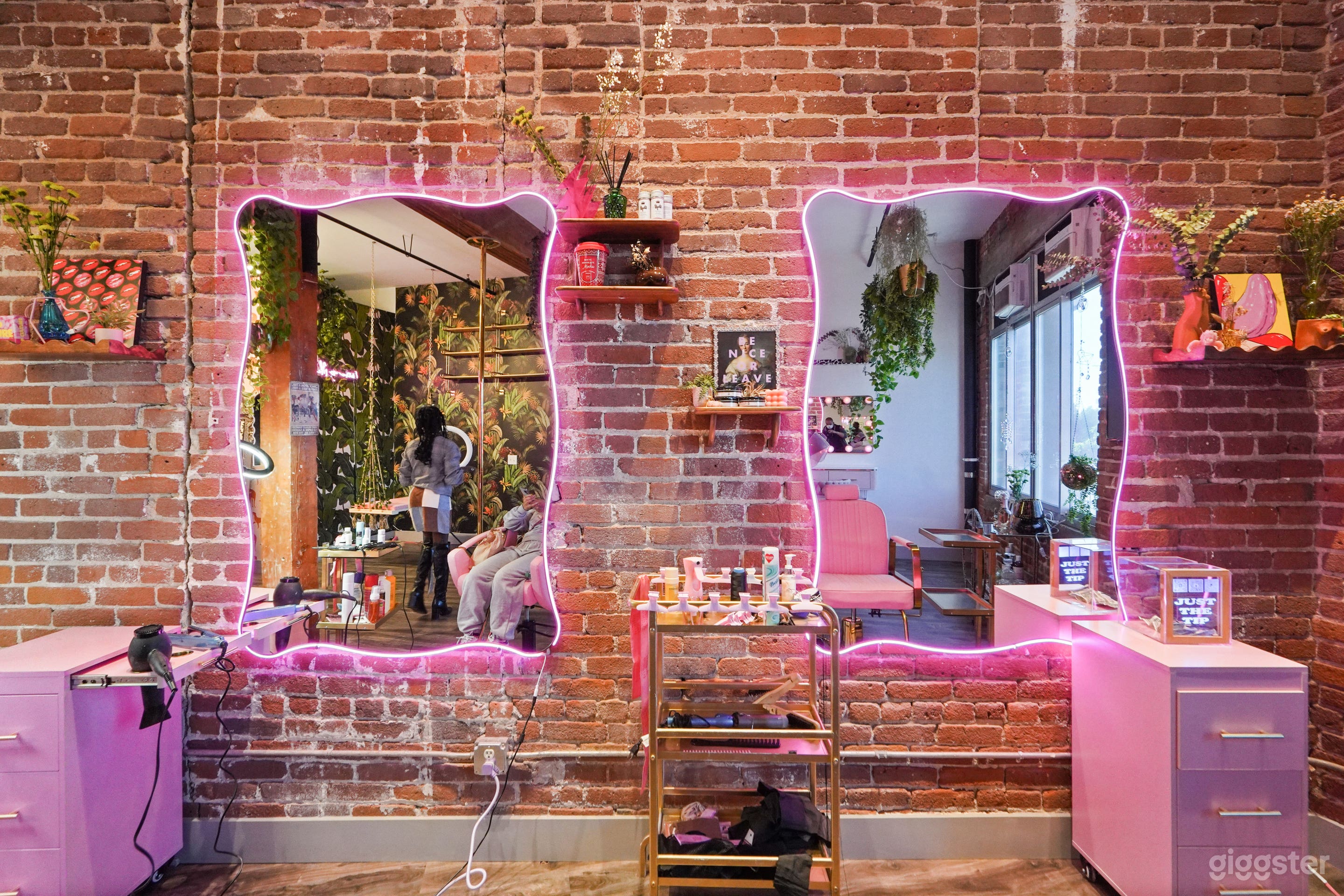 Super Stylish, Pink Aesthetic Salon in DTLA Photo 2