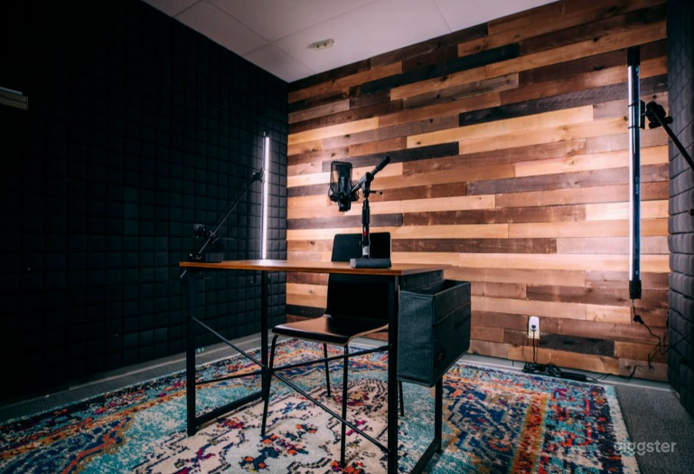  Media Room for Podcasts & Creatives 