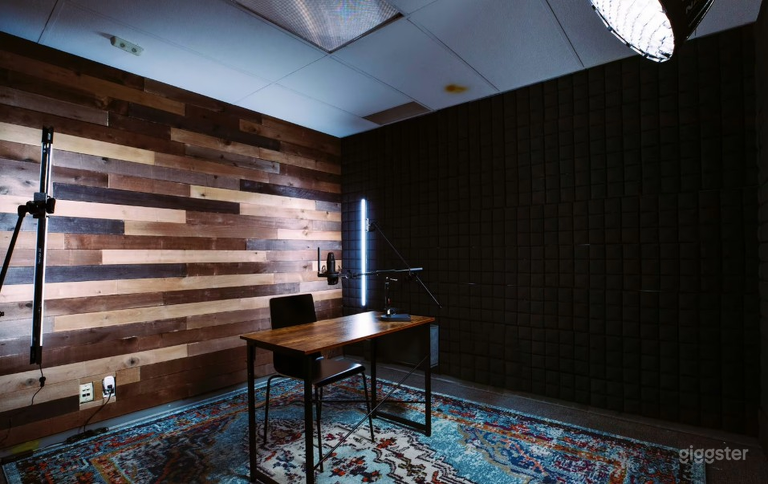  Media Room for Podcasts & Creatives 