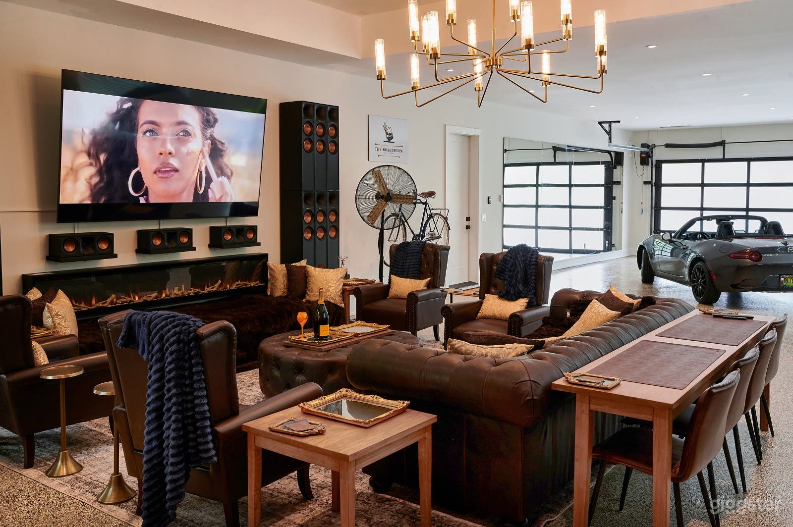 Versatile high end multi purpose custom residence. Photo 1