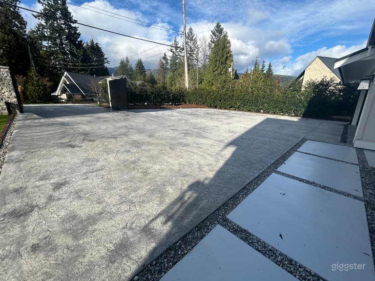  Versatile high end multi purpose custom residence. 