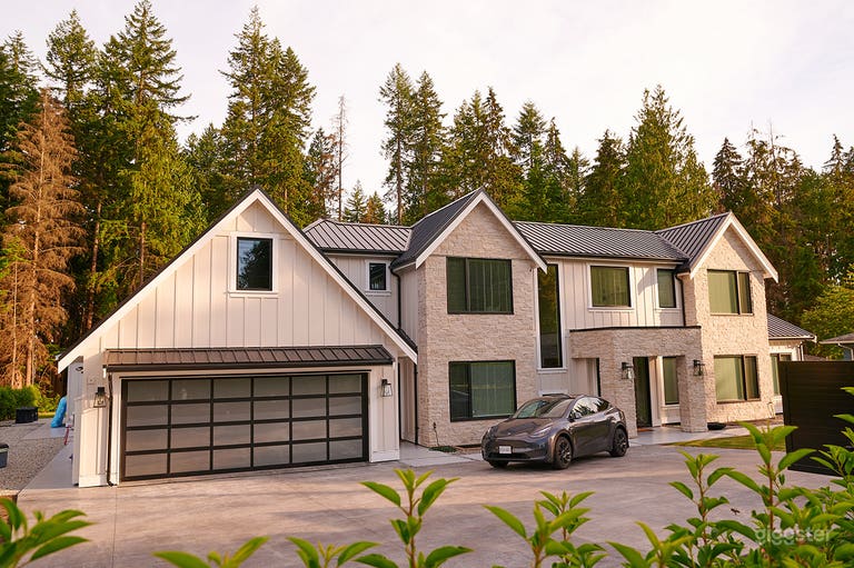  Versatile high end multi purpose custom residence. 