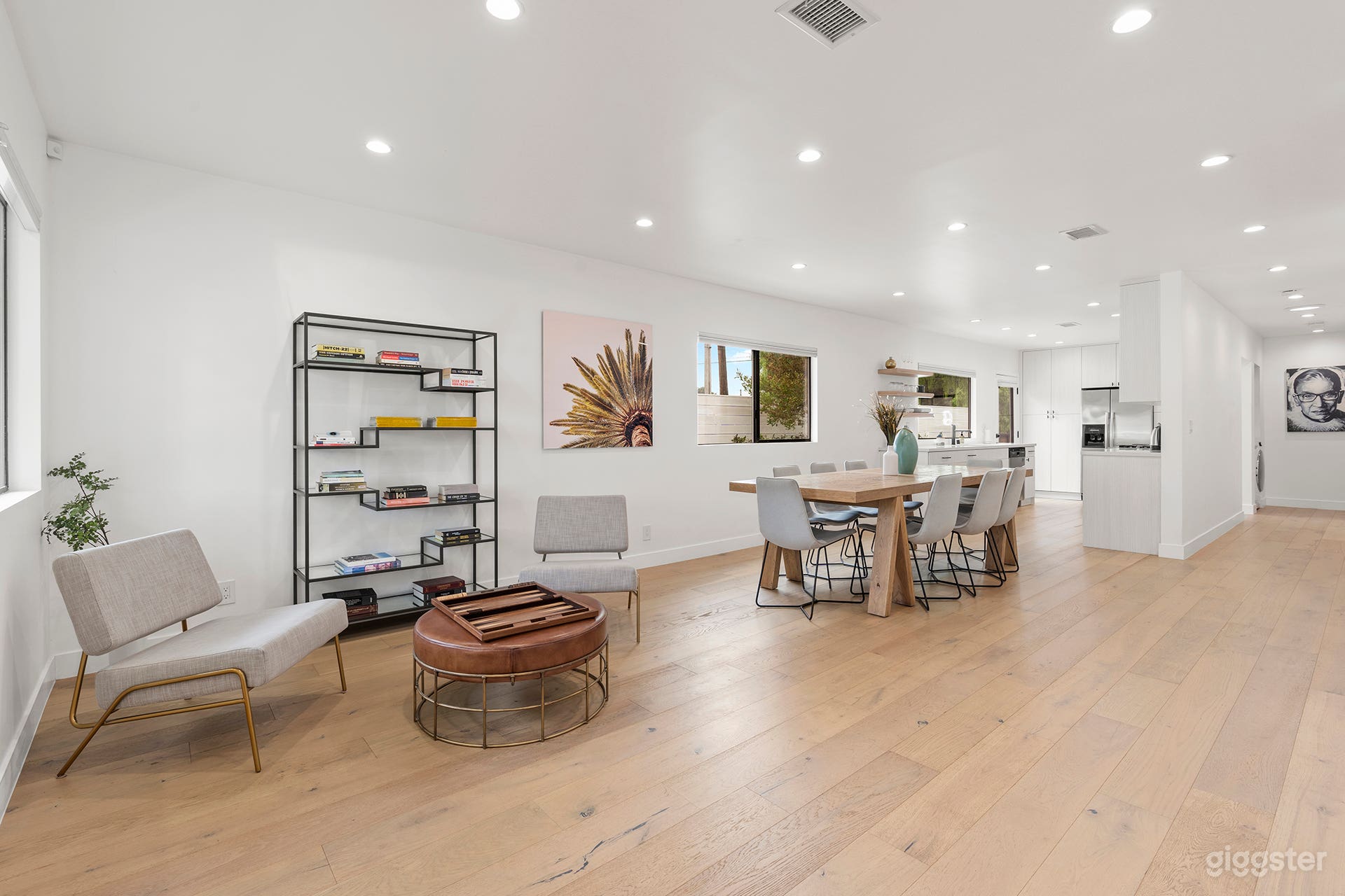 Stylish and spacious home Photo 3