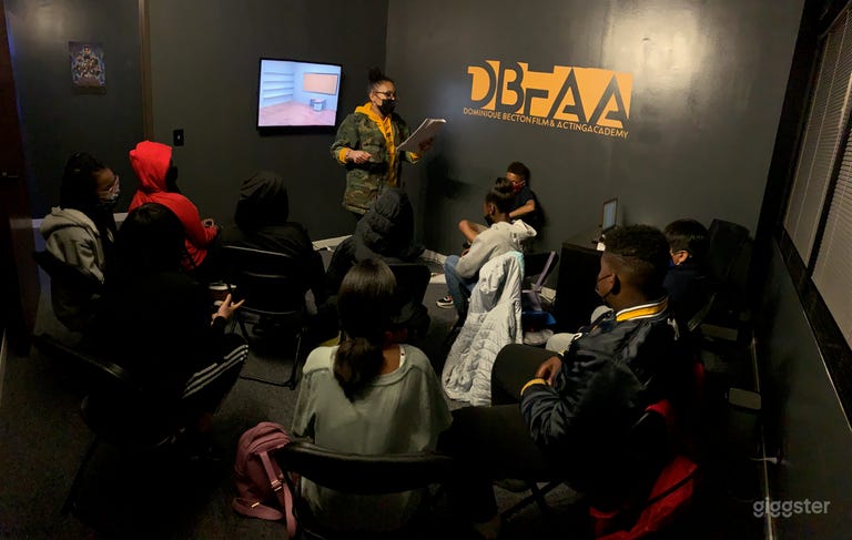  The Creative Haven: Premier Office Space  