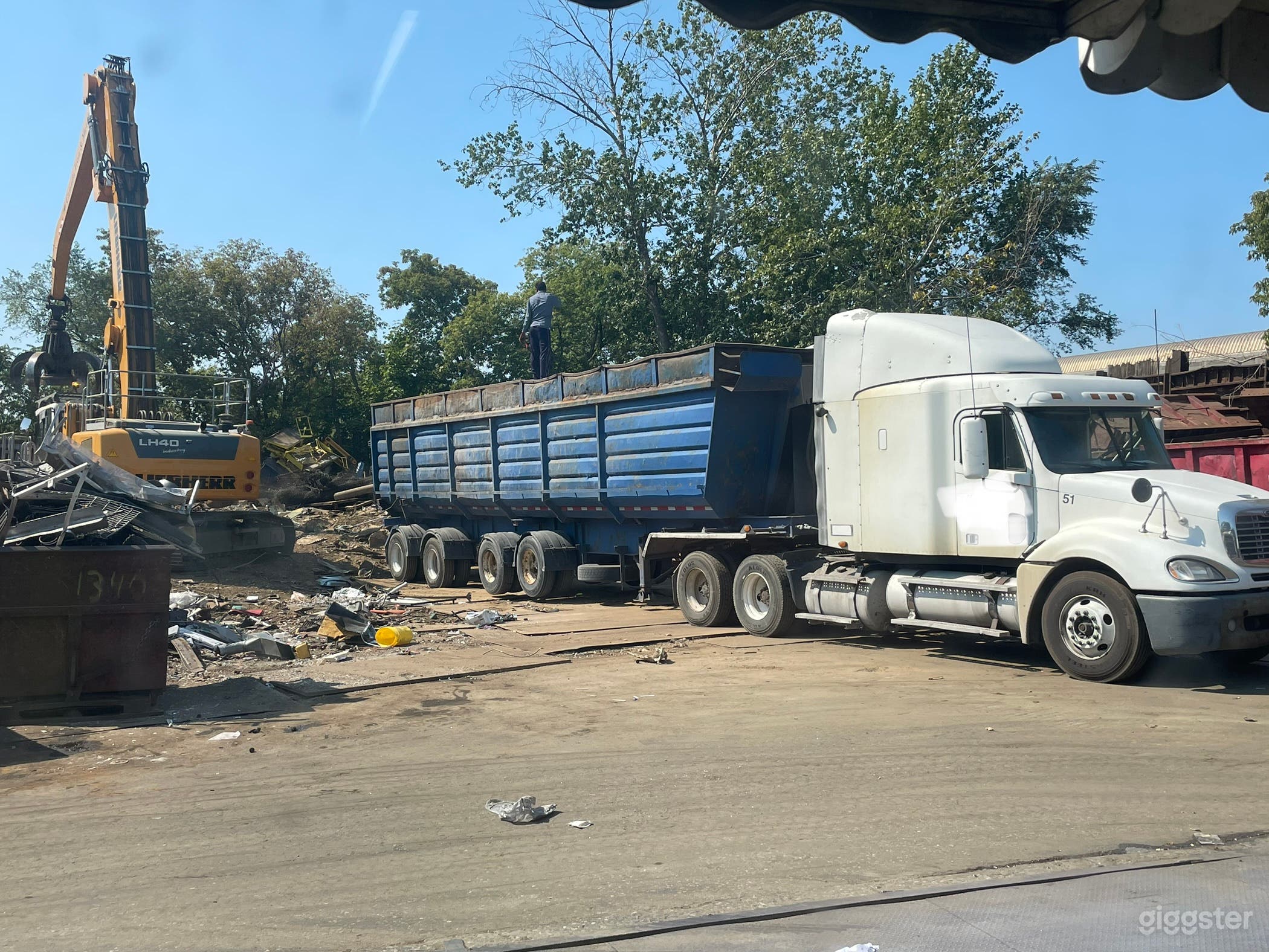 Scrap Metal Junkyard Set for Photo Shoot/Filming Photo 4