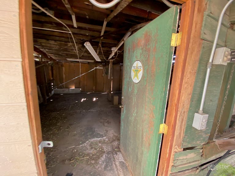  4.5 Acre Ranch Property & House 