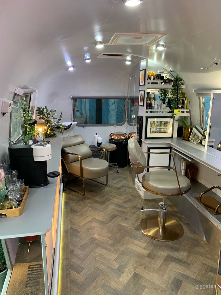  Airstream safari hair studio  