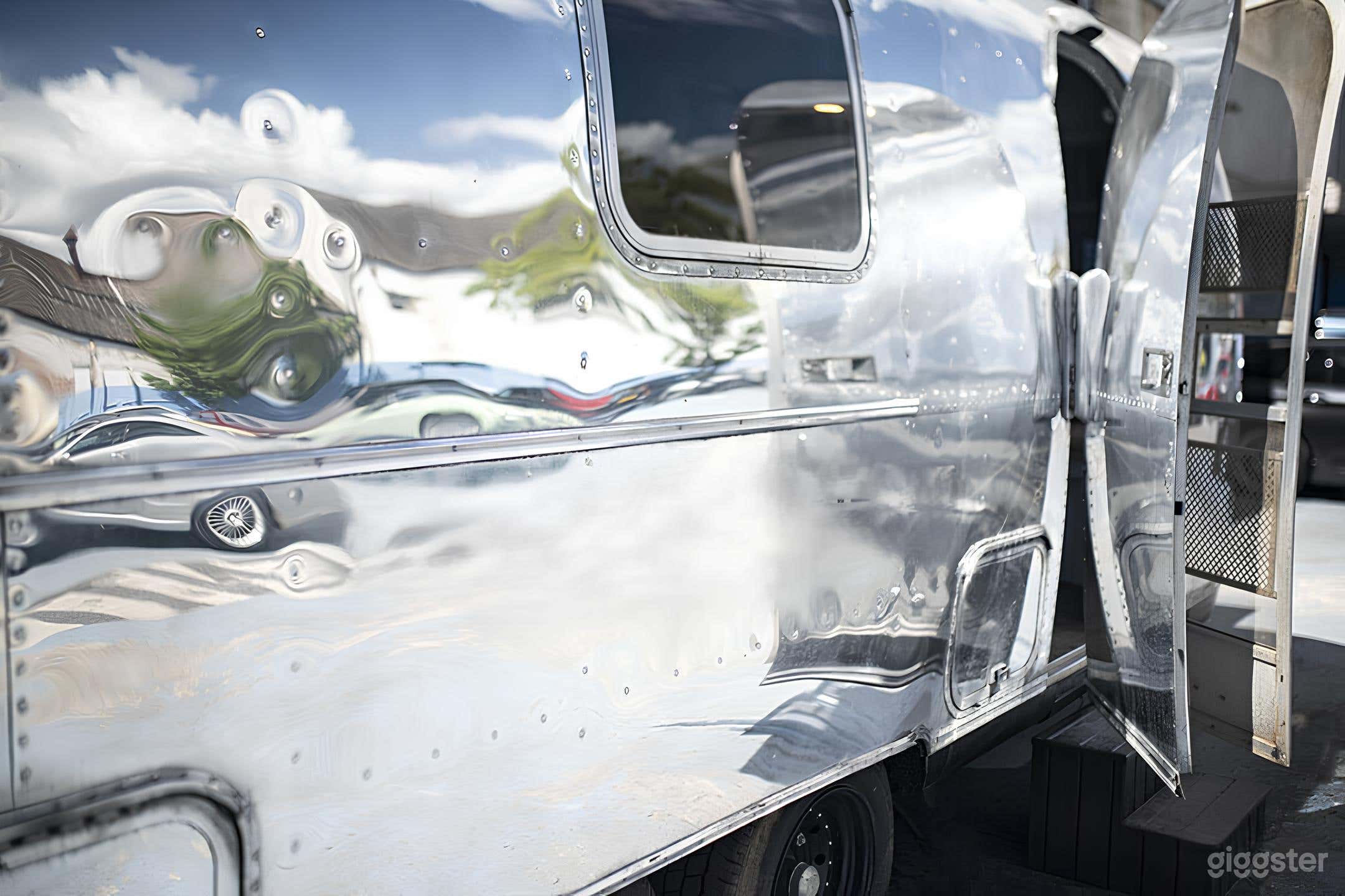 Airstream safari hair studio  Photo 4