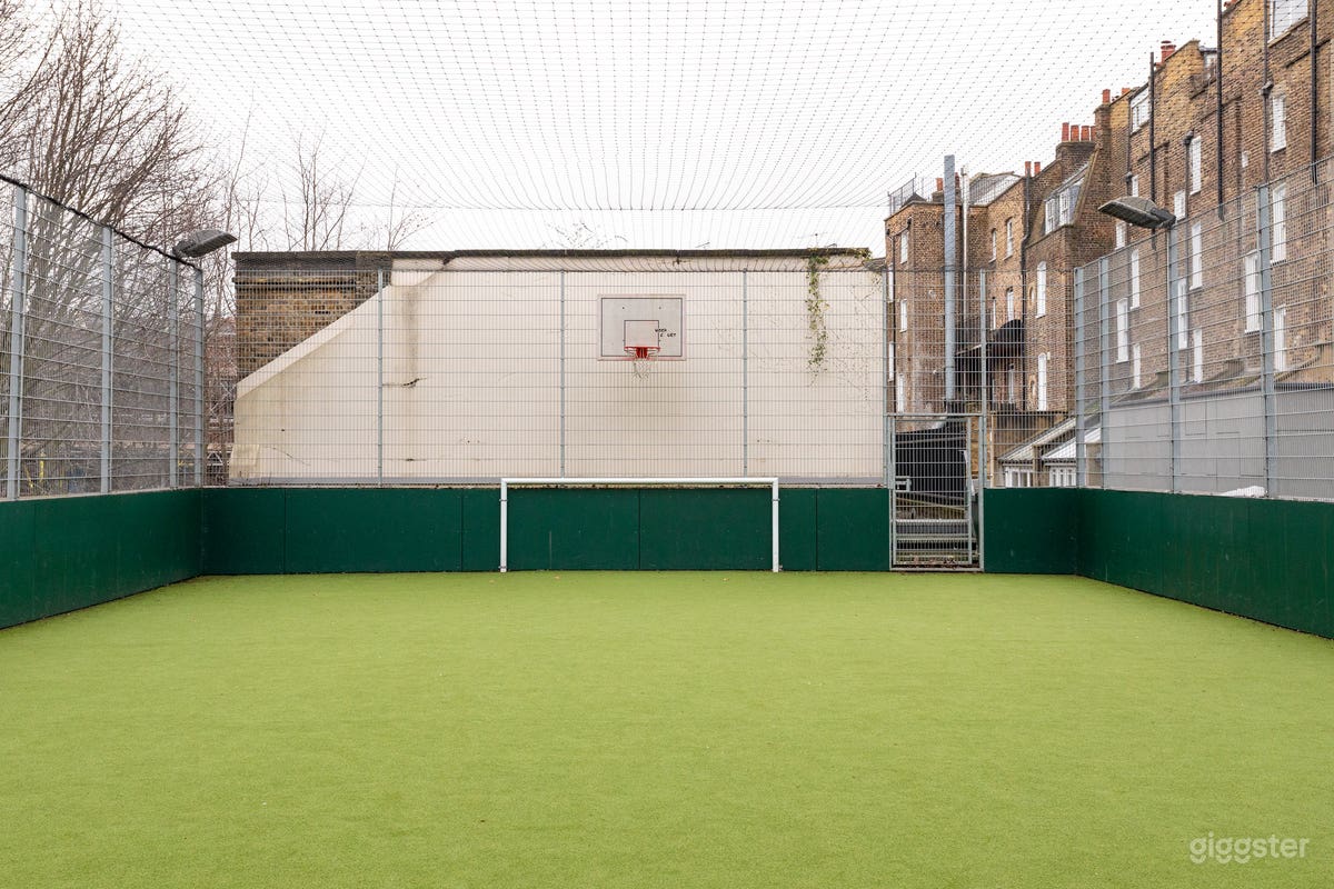 Outdoor Sports Pitch - Angel Photo 2
