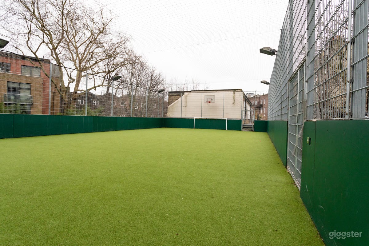 Outdoor Sports Pitch - Angel Photo 1
