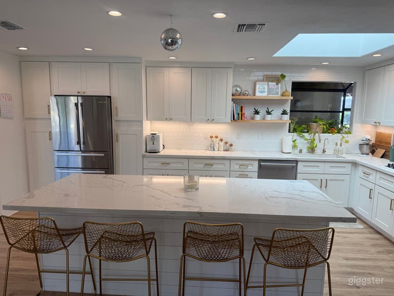  Kitchen &amp; Island  