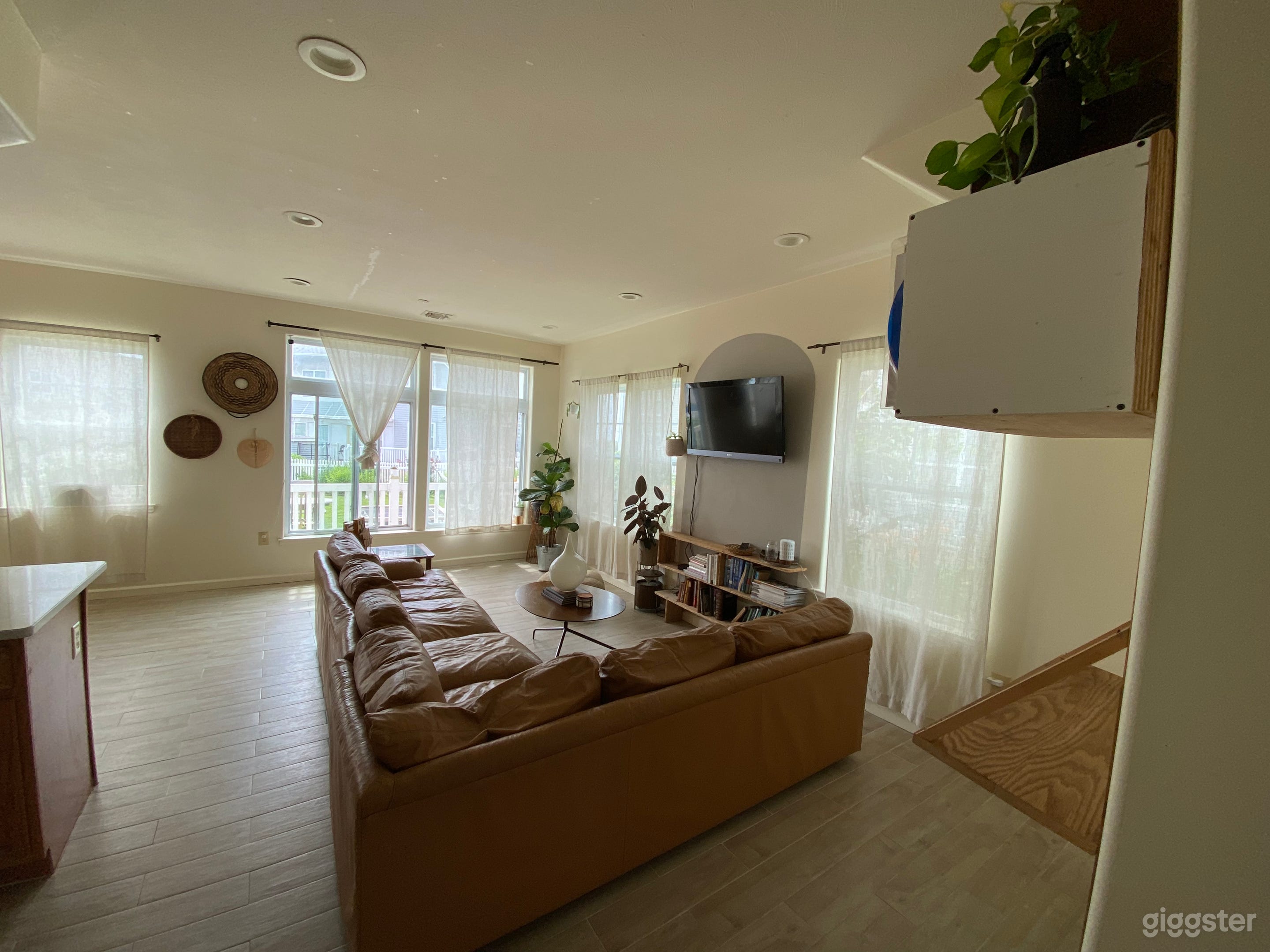 Modern Urban Surf Beach Home Photo 3