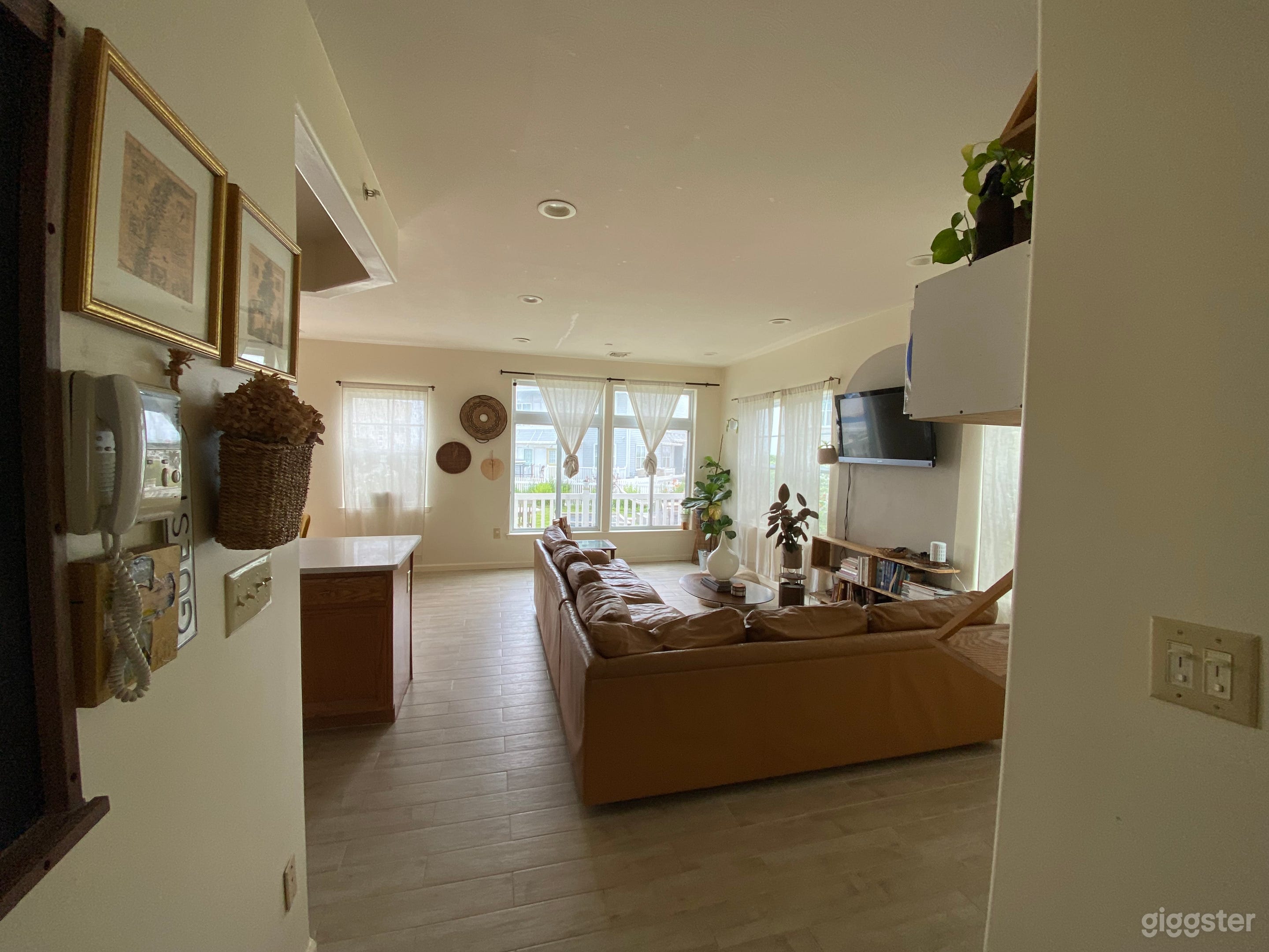 Modern Urban Surf Beach Home Photo 2