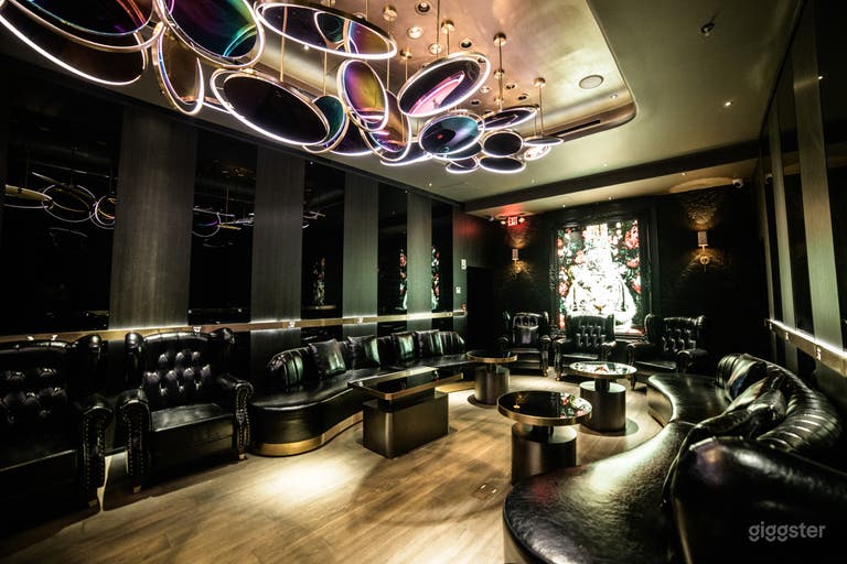  Signature Modern Lounge 