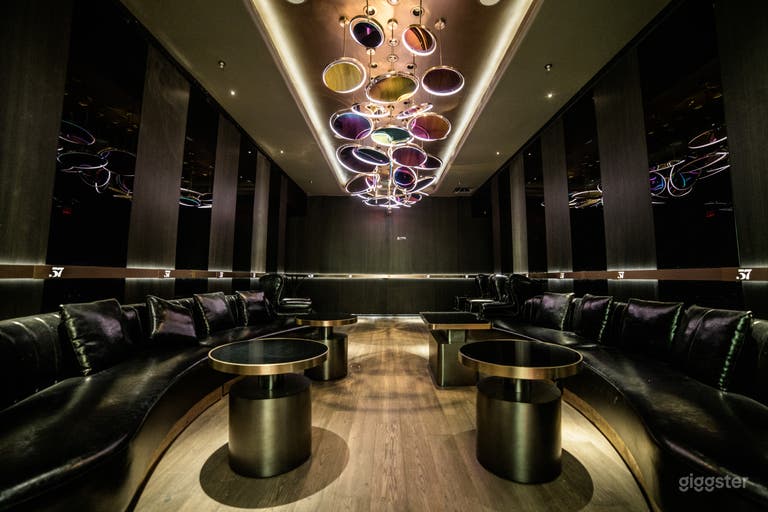  Signature Modern Lounge 