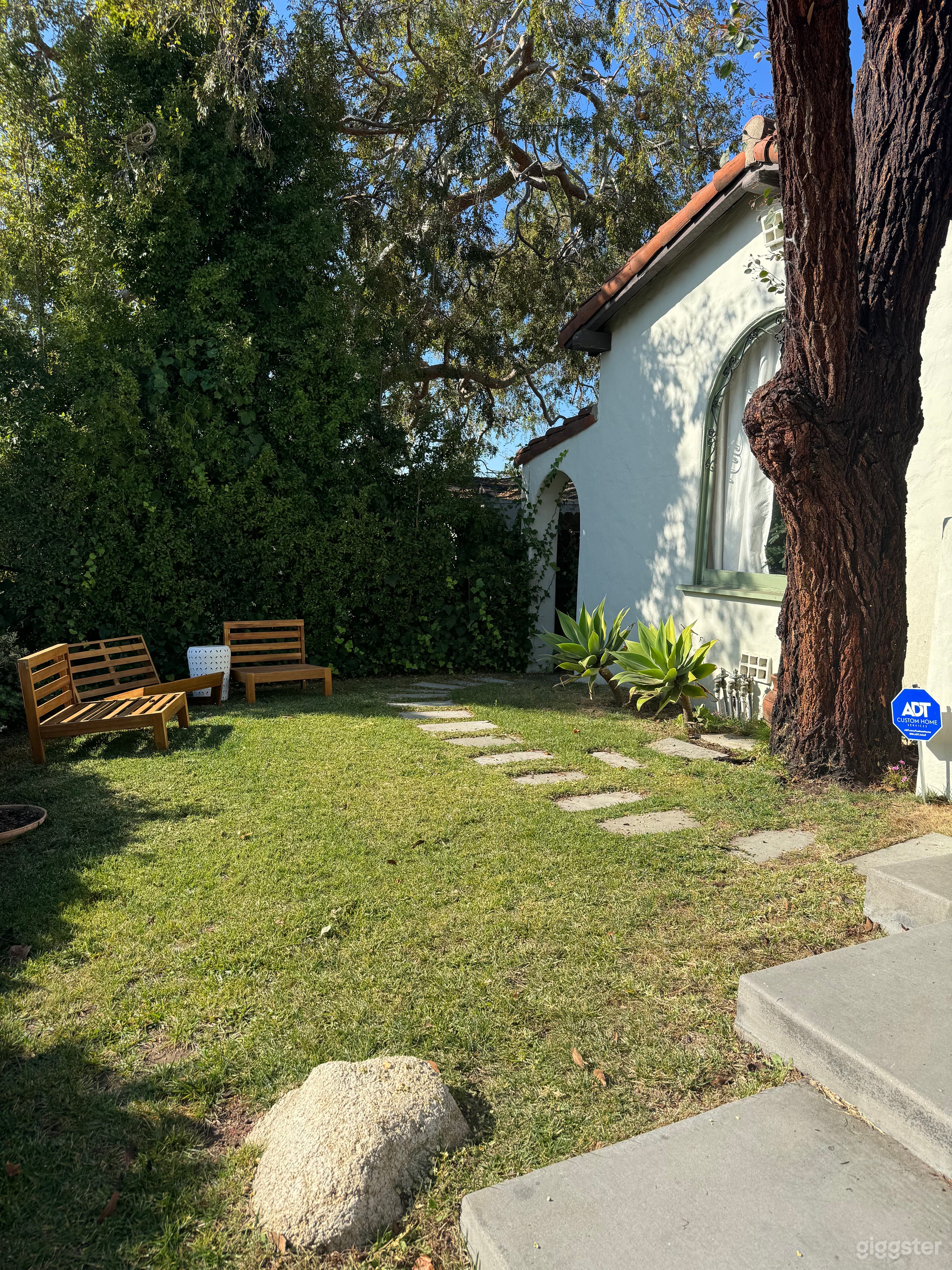 Santa Monica Sunset Park Spanish Bungalow Photo 2