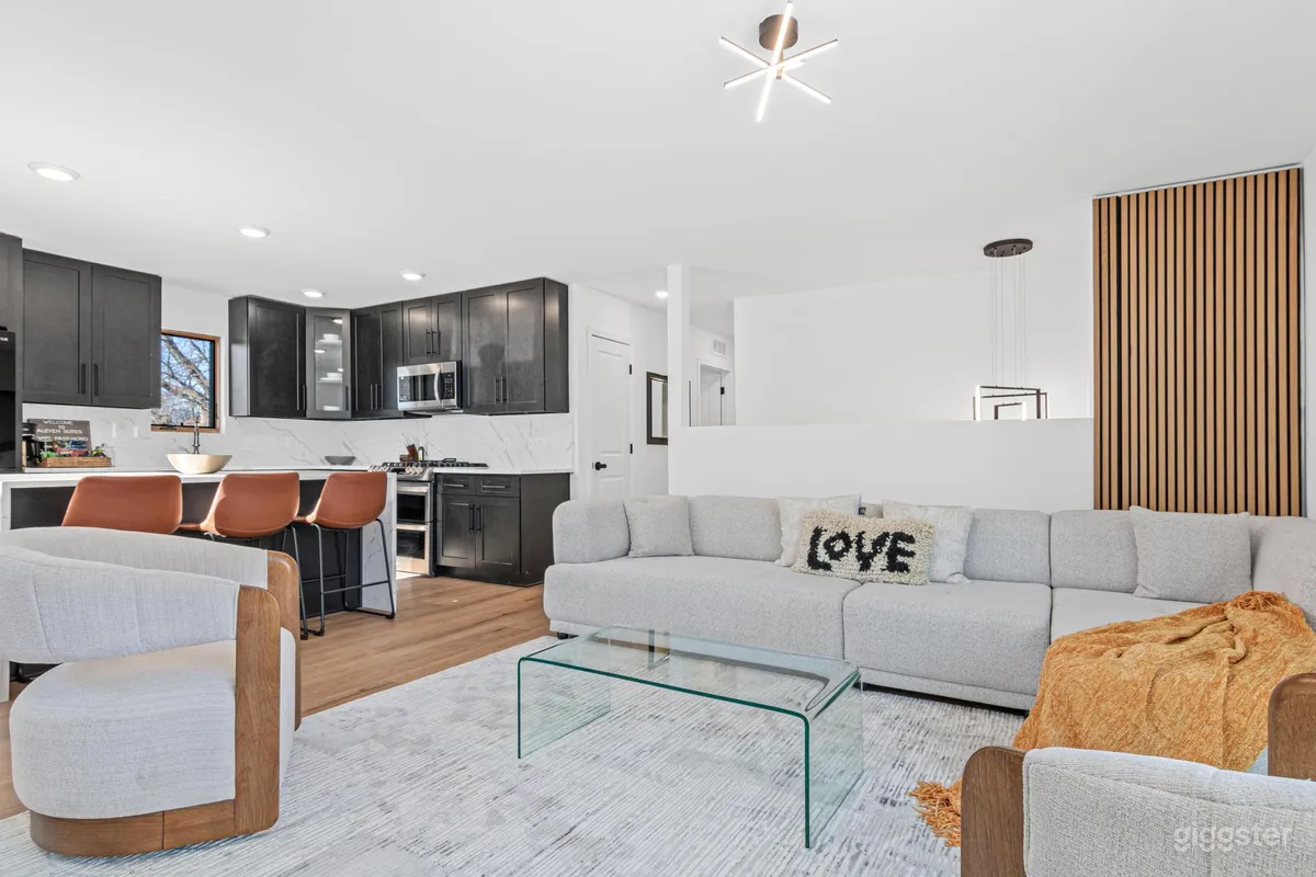 Modern Minimalist Apt 3 with Chic Interiors Photo 3