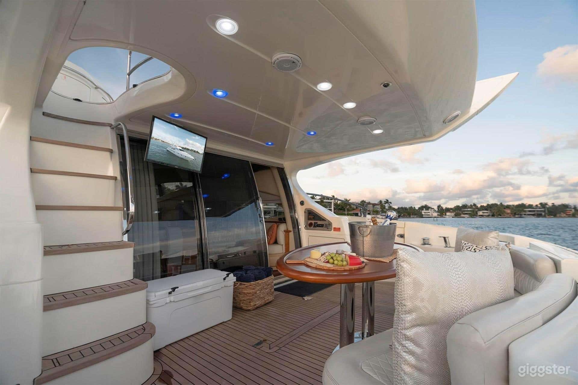 65' AZIMUT YACHT FLYBRIDGE Photo 3