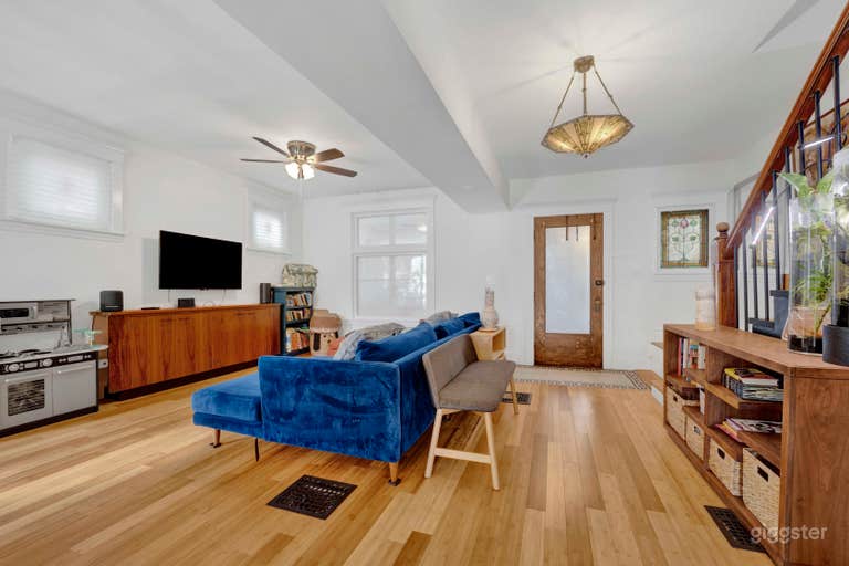  Modern Chicago 'suburbs-within-the-city' Home 