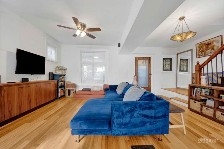  Modern Chicago 'suburbs-within-the-city' Home 