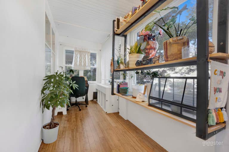  Modern Chicago 'suburbs-within-the-city' Home 