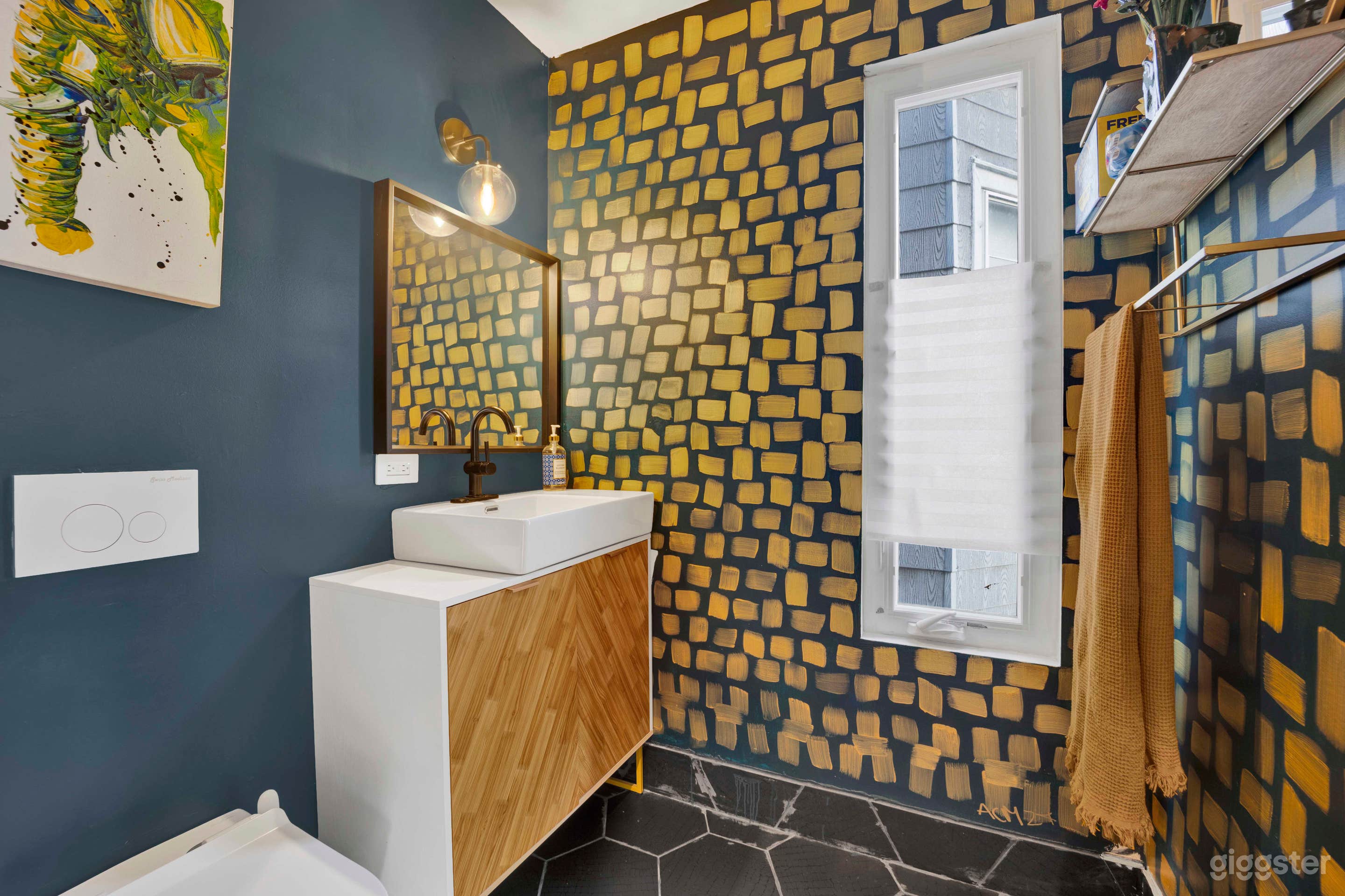 Modern Chicago 'suburbs-within-the-city' Home Photo 2