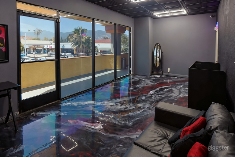  Espace Lounge Ouvert au Deuxième Étage 