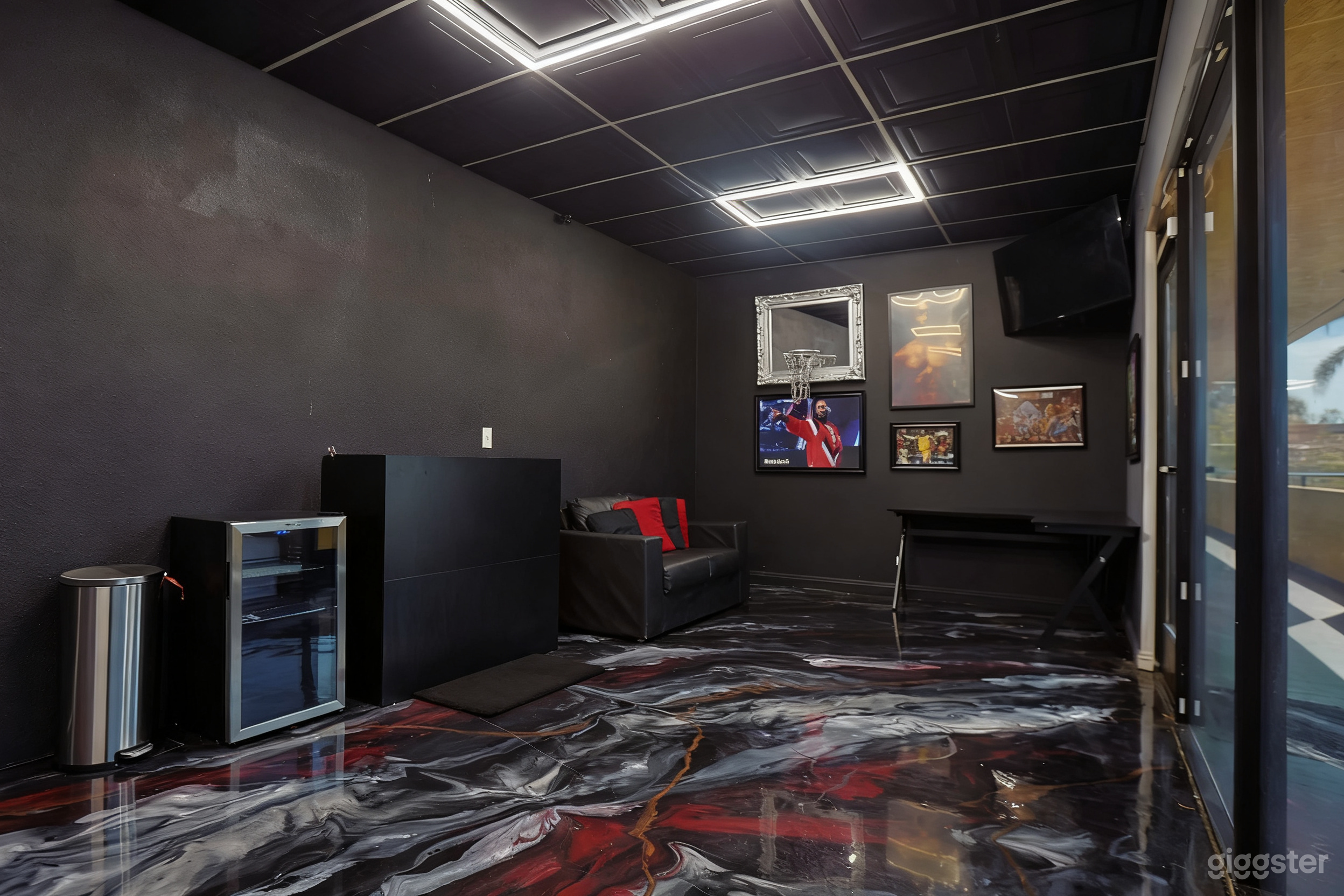 Photo de Espace Lounge Ouvert au Deuxième Étage 1