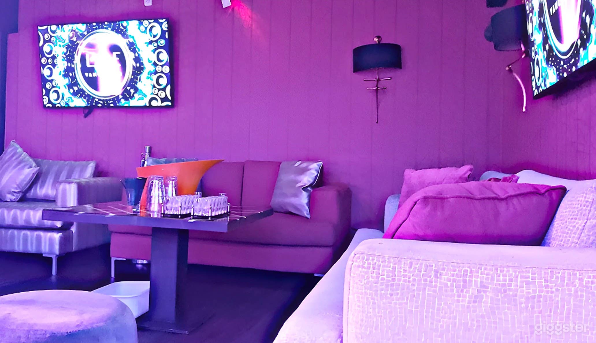 Exclusive VIP Room 2 Photo 3