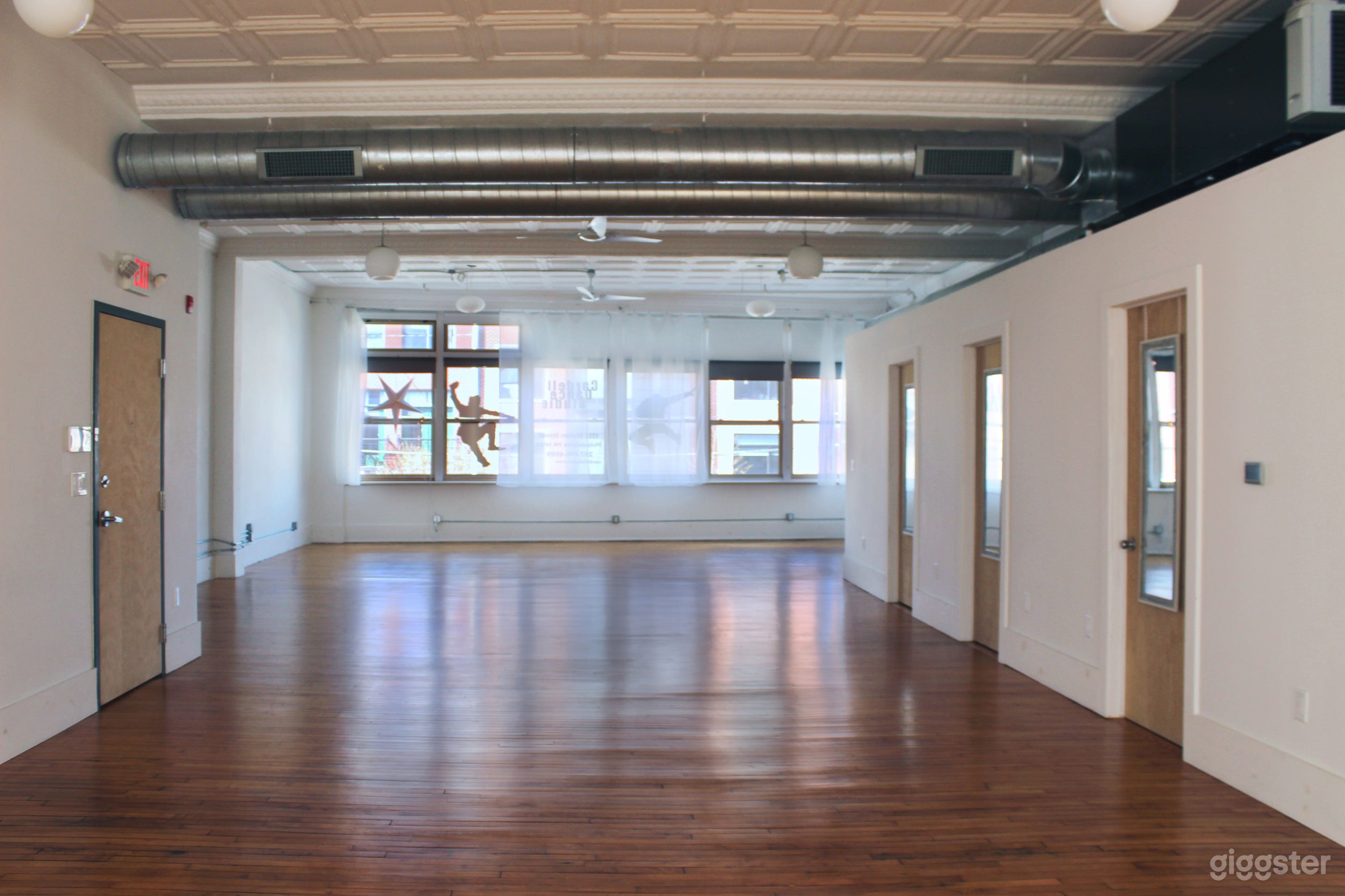 This 2,000-square-foot space, extending from Fairmont Avenue to Melon Street, is designed to maximize functionality and flow. Upon entering from Melon St, visitors are welcomed into a bright, inviting environment with large windows facing Fairmount Ave.