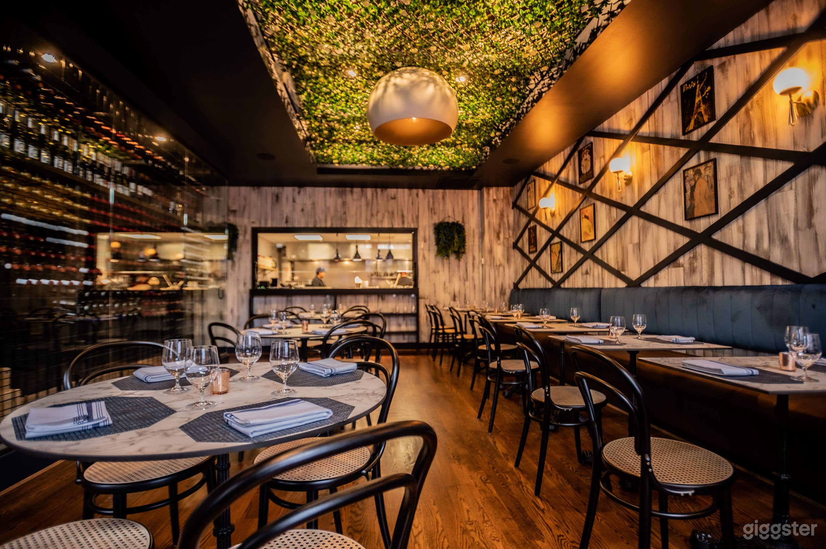 Welcoming Wine Room Photo 3