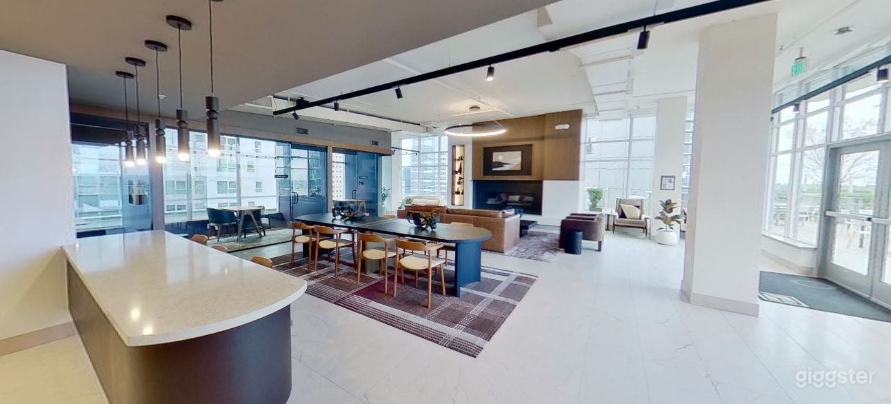 Sophisticated Lounge in Bellevue Photo 1